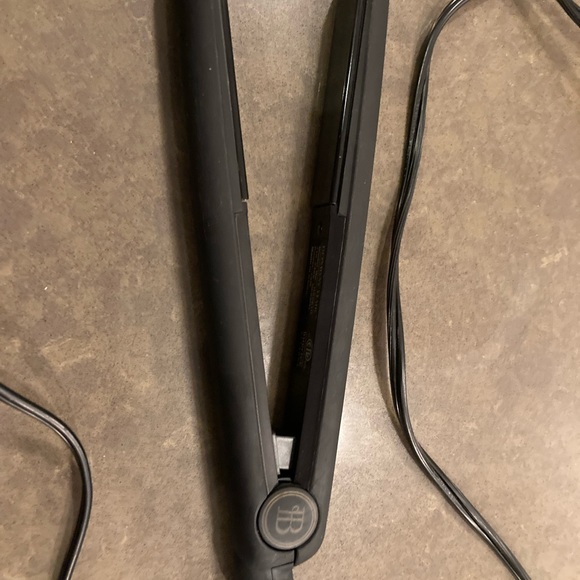 Bombay hair x Tamanna x dress your face flat iron - Picture 3 of 3